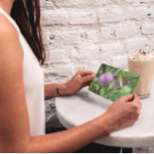 紫のアザミに羽を付けた蝶 ポストカード