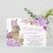 紫のイースターバニーカップルの女の子のベビーシャワー 招待状 (スタンド正面)