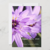 紫のエレガントデイジーの花の日付を保存 セーブザデート (裏面)