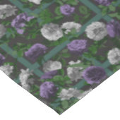 紫のエレガントフローラバラ テーブルクロス (アングル)
