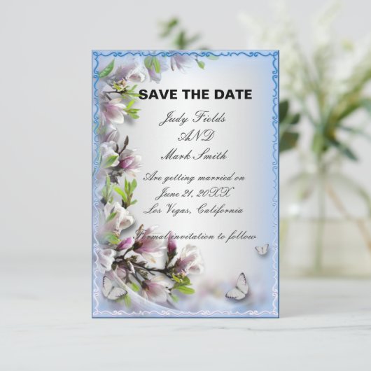 紫のエレガントフローラ蝶は日付カードを保存 招待状 (スタンド正面)