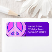 紫のガーリーネオンが輝くピンクの平和サイン ラベル (インサイチュ)