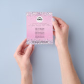 紫のグリッターのフェイク背景のロゴ チラシ (手)