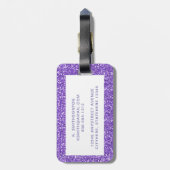 紫のグリッターガーリーモダンのモノグラムの荷物 ラゲッジタグ (裏面縦)