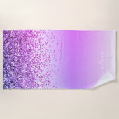 紫のグリッター金属モノグラム名 ビーチタオル (正面)