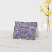 紫のグリーティングカードのフィールド カード (黄色い花)