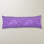 紫のケルト結び糸細工魚 ボディピロー (裏面)