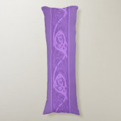 紫のケルト結び糸細工魚 ボディピロー (正面縦)