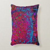 紫のサイケデリックリリーフラワーマゼンタガーデン アクセントクッション (正面(垂直))