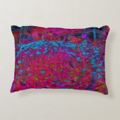 紫のサイケデリックリリーフラワーマゼンタガーデン アクセントクッション (裏面)