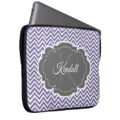 紫のシボパーソナライズされたロン ラップトップスリーブ (正面右)