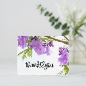 紫のジャカランダの花を添えて感謝を伝える ポストカード (スタンド正面)