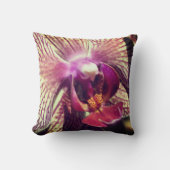 紫のストライプの蘭の花が閉まる クッション (正面)