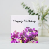 紫のタイランは白のバックグラウンドバースデーです カード (スタンド正面)