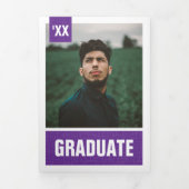 紫のテクスモダンチャ付き写真の卒業 三つ折り招待状 (カバー)