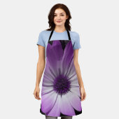 紫のデイジー花 エプロン (着用した状態)
