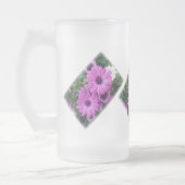 紫のデイジー フロストグラスビールジョッキ (左)