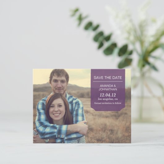 紫のデザイン日付のポストカードを保存 案内ポストカード (スタンド正面)