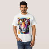 紫のハイライトが入った巨大なトラの顔 Tシャツ (正面フル)