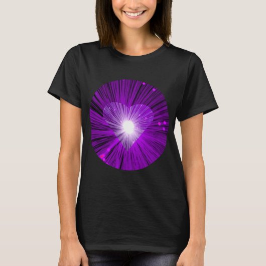紫のハートのTシャツ黒 Tシャツ (正面)