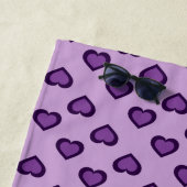 紫のハートパターン ビーチタオル (インサイチュ)