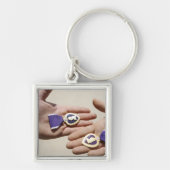 紫のハート受給者がメダルを提示する キーホルダー (正面)