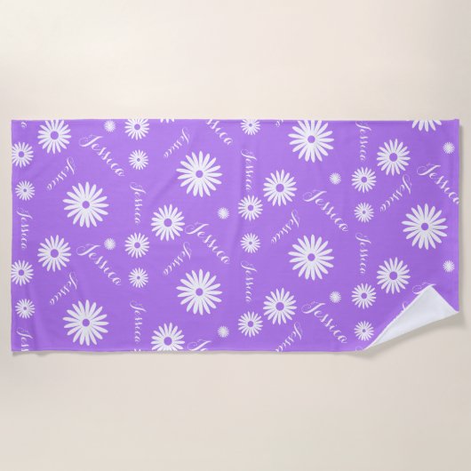 紫のパーソナライズされた花に名前をつける ビーチタオル (正面)