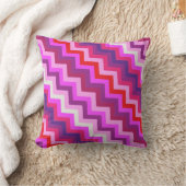 紫のピンクのジグザグのシボパターン(の模様が)ある枕 クッション (ブランケット)