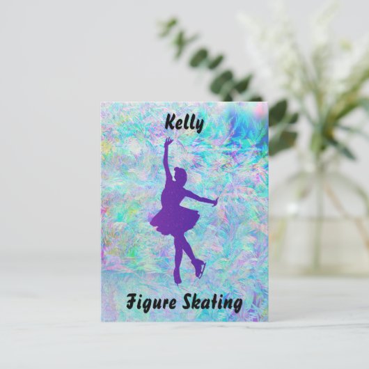 紫のフィギュアスケーターが凍った氷の上 ポストカード (スタンド正面)