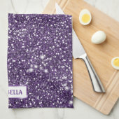 紫のフェイクグリッターテクスチャの名前をカスタムする キッチンタオル (四つ折り)
