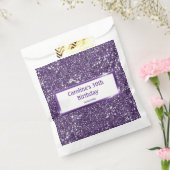 紫のフェイクグリッターテクスチャの外観とカスタム文字 フェイバーバッグ (封をした状態)