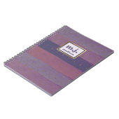 紫のフェミニンフェイクブラシストロークの金ゴールド ノートブック (左側)