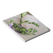 紫のフリーシアの芽 ノートパッド (アングル)