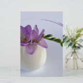 紫のフリーシアの芽 便箋 (スタンド正面)