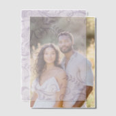 紫のフローラと渦巻き ベラム紙招待状 (オフセット (カップル))