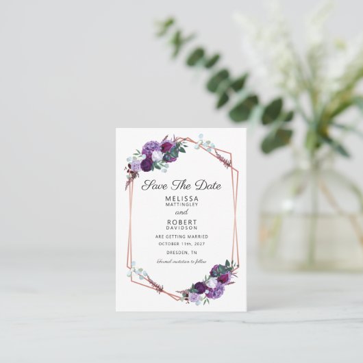 紫のフローラエレガントな結婚式の日付を保存 名刺 (スタンド正面)