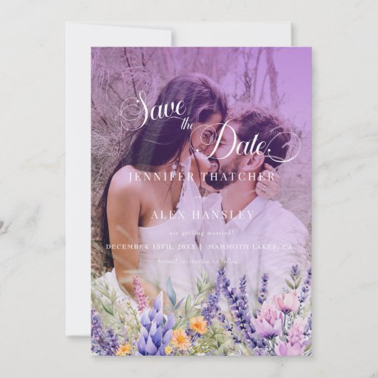 紫のフローラスクリプト | フォトウェディング日付の保存 招待状 (正面)