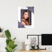 紫のフローラメモリアル葬儀フォトサイン ポスター (ホームオフィス)