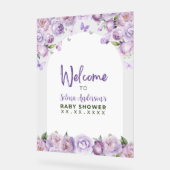 紫のフローラ蝶の赤ちゃんシャワーへようこそ アクリルサイン (傾斜)