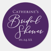 紫のブライダルシャワーパーソナライズされたホワイトスクリプト ラウンドシール (正面)