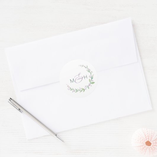 紫のベリーの緑の葉モノグラムの結婚式 ラウンドシール (封筒)