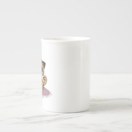 紫のマットに茶色の青い目の子猫 ボーンチャイナマグカップ (正面)