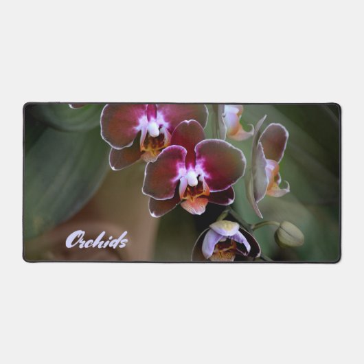 紫のマルーンと白い蘭の花のフローラ デスクマット (正面)