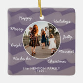 紫のモダンクリスマスの願い家族の写真 セラミックオーナメント (正面)
