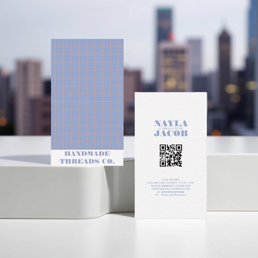 紫のモダンパタ市松模様にンQRコード 名刺