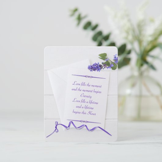 紫のリボンで木に白い文房具を結婚式で飾る 招待状 (スタンド正面)