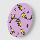 紫の上に黄色のアイスクリーム ラージ壁時計 (傾斜)