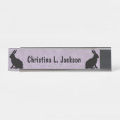 紫の上のシルエットに座る黒いウサギたち|過去記事 デスクネームプレート (正面)