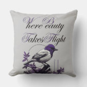 紫の上の雄大な離れ鳥 | アートプリント クッション (正面)