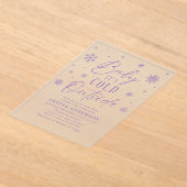 紫の冬のベビー外の赤ちゃんシャワーは寒い アクリル招待状 (レイダウン)